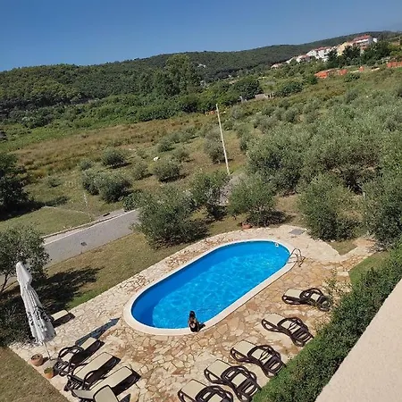 Arba 1 S Bazenom Apartman *
