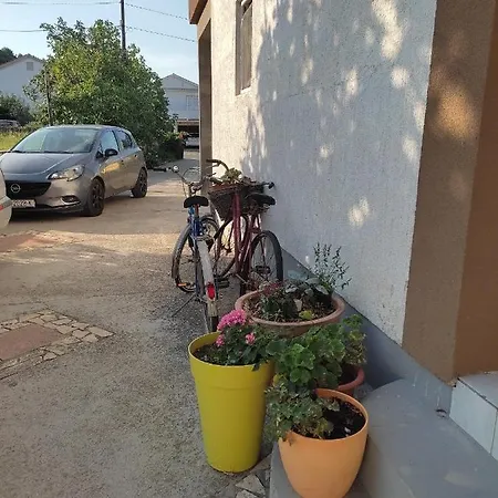 Arba 1 S Bazenom Apartman *