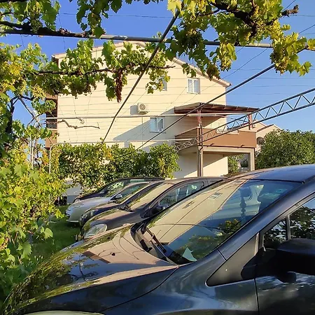 Arba 1 With Heated Pool Apartman